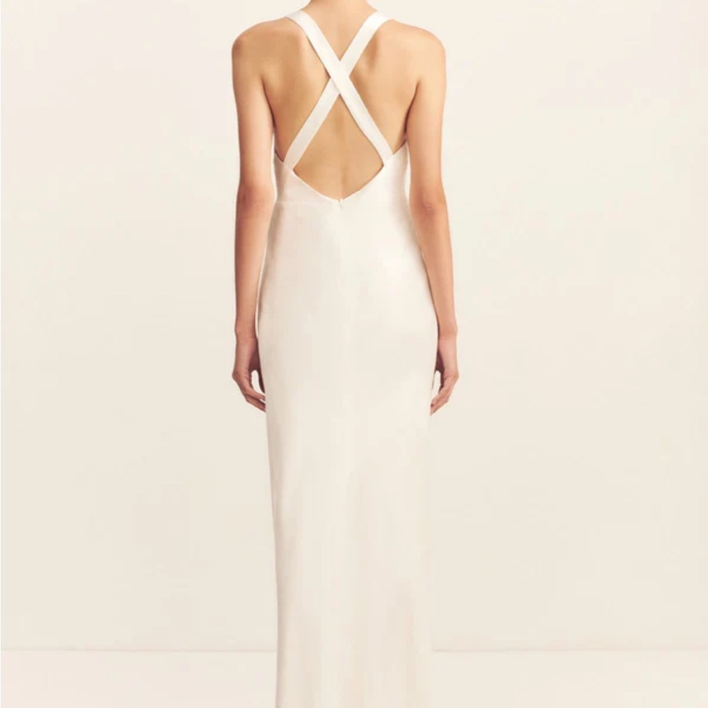 Minimalist White Cross-Back Backless Slip Dress - Picture 3 of 4